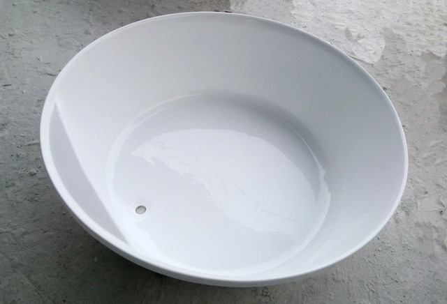 round bathtub size