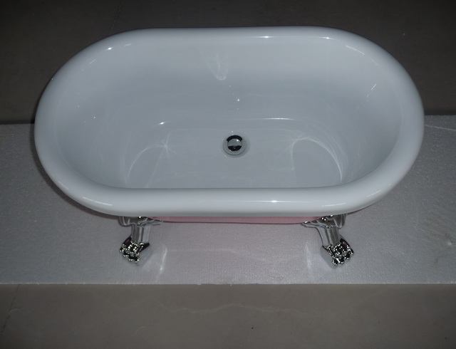 pink baby bath tub