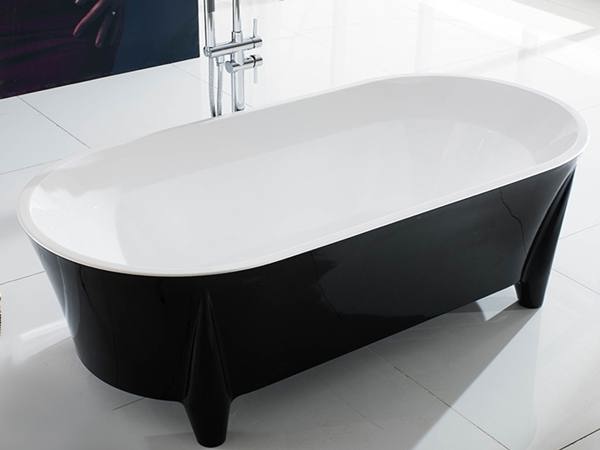 Ofreestanding bathtub with feet top view