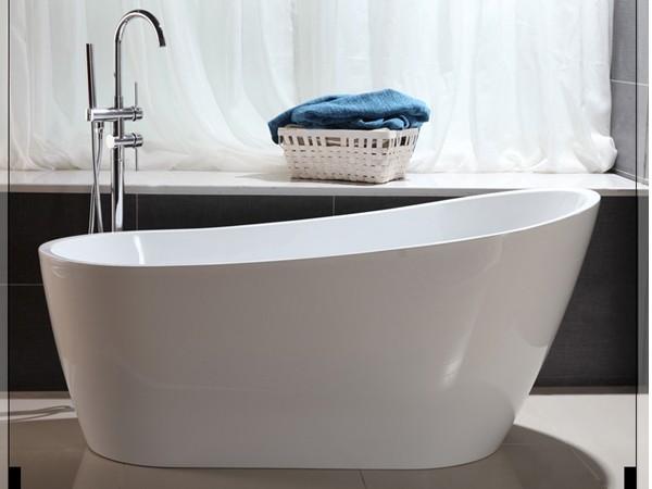 Freestanding slipper tub with freestanding tub faucet