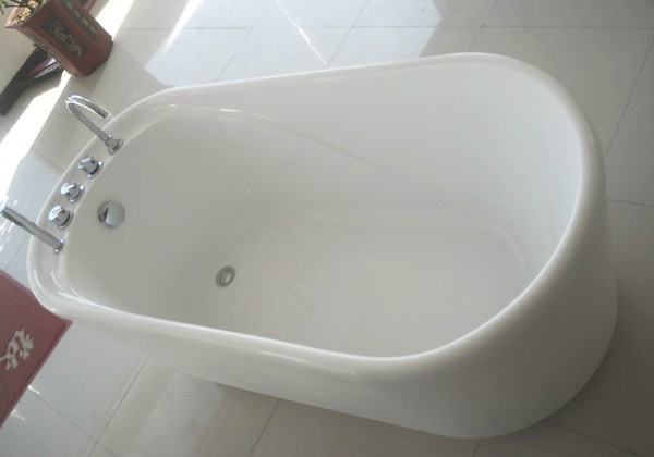 freestanding tub from top view close look