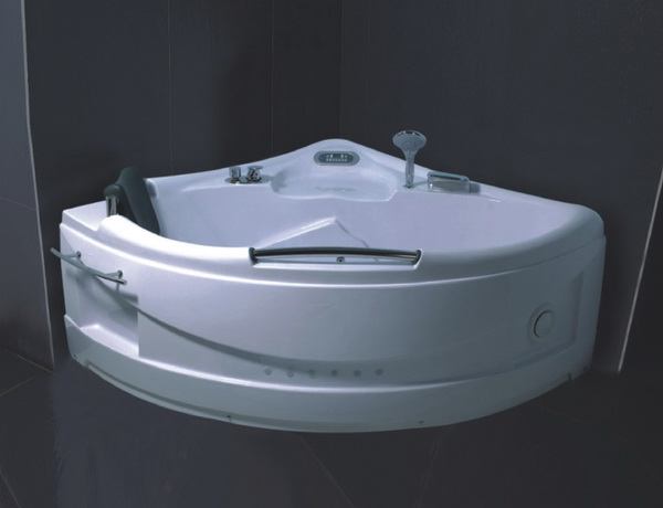 Corner air jet bath tub in bathroom