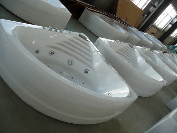 Corner jacuzzi bath tub, 1500 x 1500 corner bath in the factory