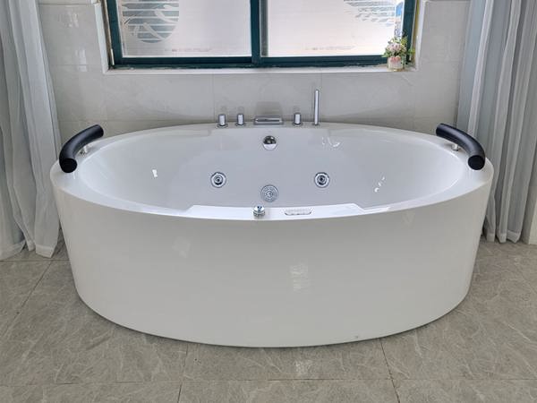  Oval Freestanding Massage Bathtub