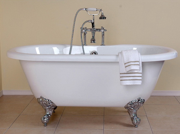 clawfoot bathtub