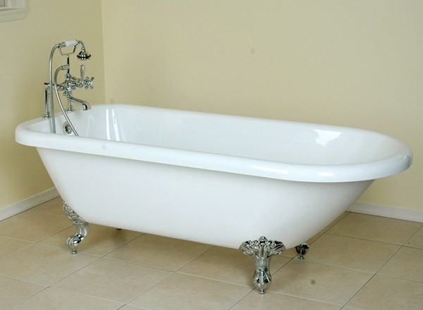 clawfoot bathtub