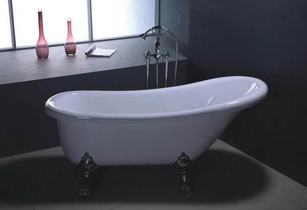 clawfoot bathtub