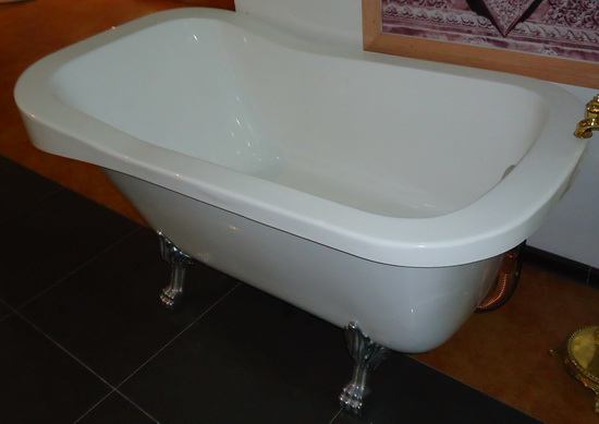 Clawfoot soft tub in bathroom