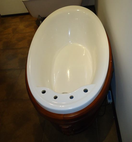 Free standing soaking soft tub from top view