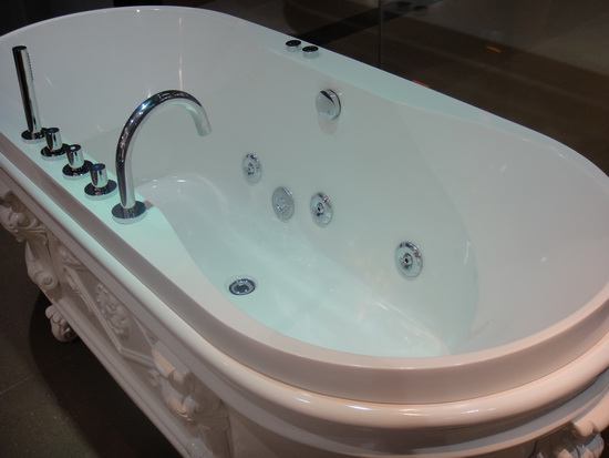 Pedestal soft tub with from top view